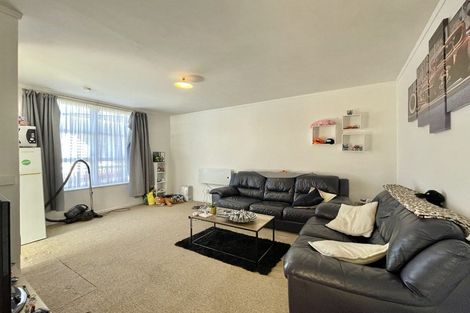 Photo of property in 17 East Street, Petone, Lower Hutt, 5012