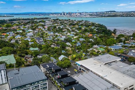 Photo of property in Sugar Lane Apartments, 5/31 Rawene Road, Birkenhead, Auckland, 0626