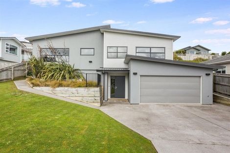 Photo of property in 12 Canary Way, Whitby, Porirua, 5024