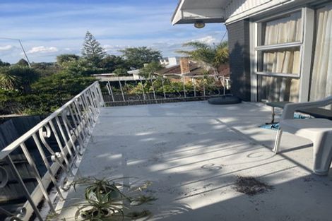 Photo of property in 1/212 Te Atatu Road, Te Atatu South, Auckland, 0610