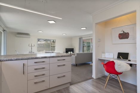 Photo of property in 2 Walnut Lane, Carterton, 5713