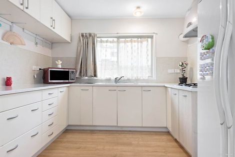 Photo of property in 66a Parrs Cross Road, Henderson, Auckland, 0612