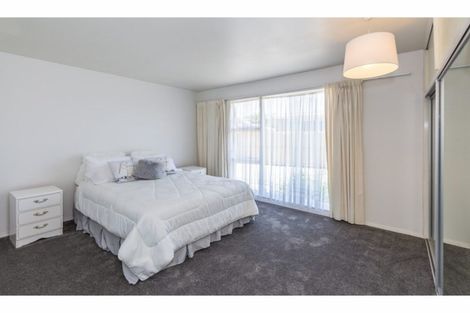 Photo of property in 25 Rosedale Place, Avonhead, Christchurch, 8042
