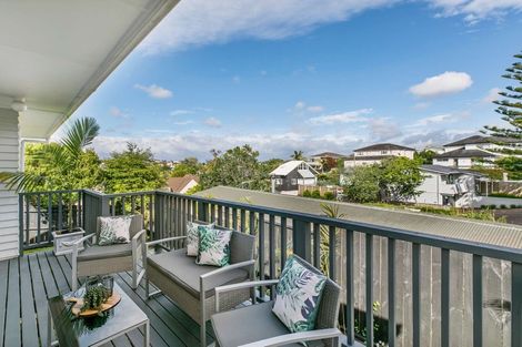 Photo of property in 1/15 Stanley Avenue, Milford, Auckland, 0620