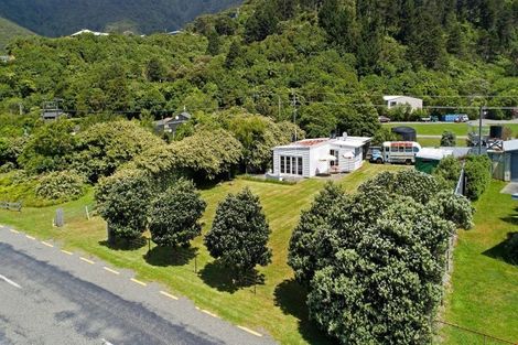 Photo of property in 20 Esplanade, Okiwi Bay, French Pass, 7193