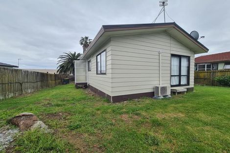 Photo of property in 1/22 Etherton Drive, Weymouth, Auckland, 2103