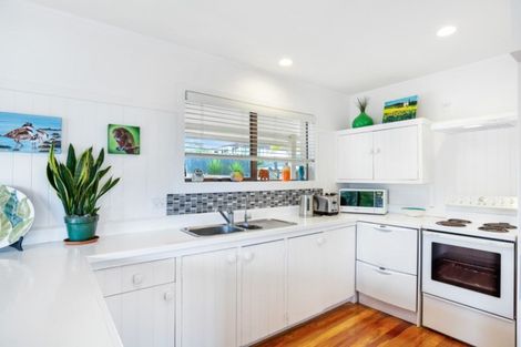 Photo of property in 21 Kahurangi Place, Snells Beach, 0920