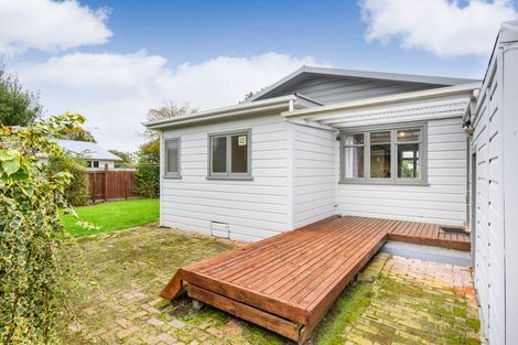 Photo of property in 17 Haydon Street, Roslyn, Palmerston North, 4414