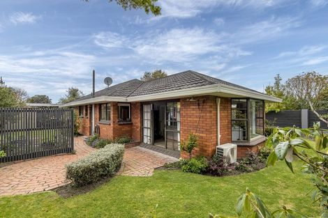 Photo of property in 2/84 Memorial Avenue, Ilam, Christchurch, 8053