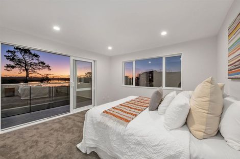 Photo of property in 15 Catalina Avenue, Rosehill, Papakura, 2113