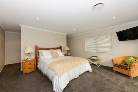 Photo of property in 35 Rodeo Drive, Kelvin Grove, Palmerston North, 4414