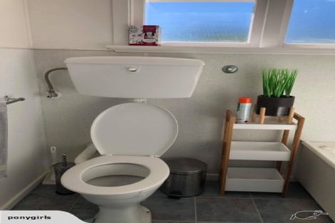 Photo of property in 2/29 Priscilla Crescent, Kingston, Wellington, 6021