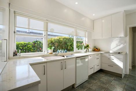 Photo of property in 1/290 East Coast Road, Forrest Hill, Auckland, 0620