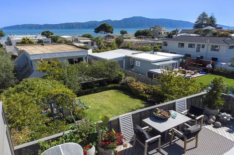 Photo of property in 118 Seaview Road, Paraparaumu Beach, Paraparaumu, 5032