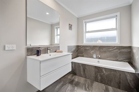 Photo of property in 34 Awatira Drive, Papamoa Beach, Papamoa, 3118