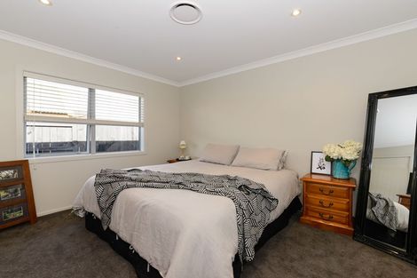 Photo of property in 35 Rodeo Drive, Kelvin Grove, Palmerston North, 4414