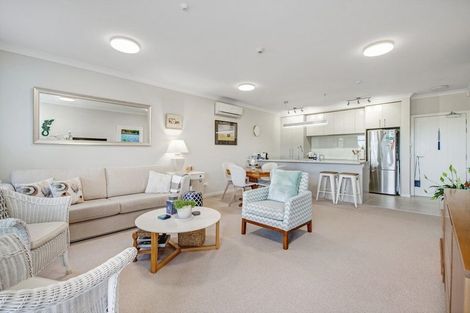 Photo of property in 10 Rewa Rewa Lane, Orewa, 0931