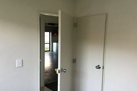 Photo of property in 36 Woodbank Drive, Glen Eden, Auckland, 0602