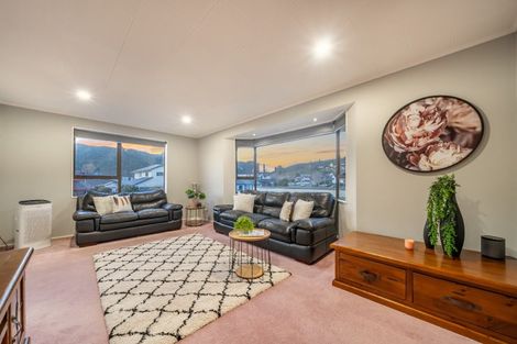Photo of property in 32 Clearwater Terrace, Brown Owl, Upper Hutt, 5018
