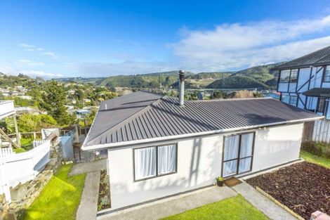 Photo of property in 30 Castle Crescent, Stokes Valley, Lower Hutt, 5019