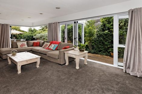 Photo of property in 29 Glucina Avenue, West Harbour, Auckland, 0618