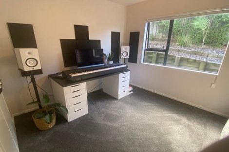 Photo of property in 115 Queens Road, Waikanae Beach, Waikanae, 5036