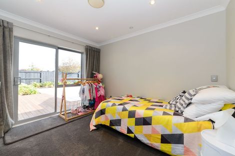Photo of property in 35 Rodeo Drive, Kelvin Grove, Palmerston North, 4414