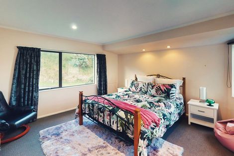 Photo of property in 13 Chastudon Place, Tawa, Wellington, 5028