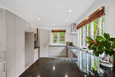 Photo of property in 194 Onewa Road, Birkenhead, Auckland, 0626