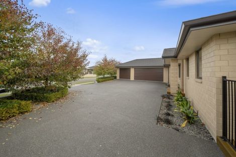 Photo of property in 7 Manurau Crescent, Merrilands, New Plymouth, 4312