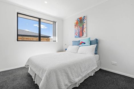 Photo of property in 21 Dumas Place, Rosehill, Papakura, 2113