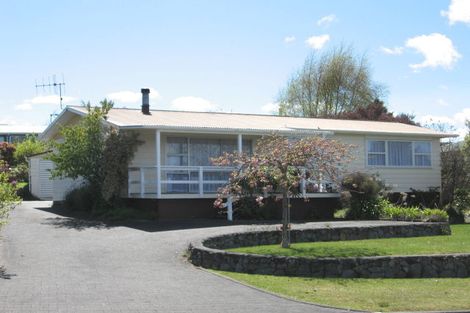 Photo of property in 17 Kinder Street, Acacia Bay, Taupo, 3330