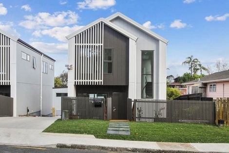 Photo of property in 16 Ranch Terrace, Wanaka, 9382