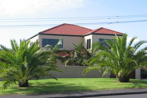 Photo of property in 122 Beach Road, Te Atatu Peninsula, Auckland, 0610