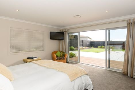 Photo of property in 35 Rodeo Drive, Kelvin Grove, Palmerston North, 4414