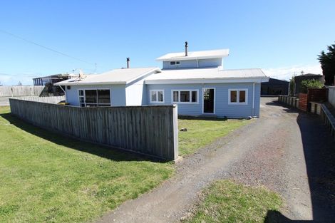 Photo of property in 14 Brown Terrace, Foxton Beach, Foxton, 4815