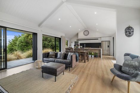 Photo of property in 124 Highland Drive, Acacia Bay, Taupo, 3385