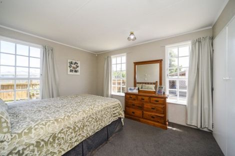 Photo of property in 25 Acacia Street, Kelvin Grove, Palmerston North, 4414