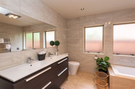 Photo of property in 1 Henridge Place, Avonhead, Christchurch, 8042