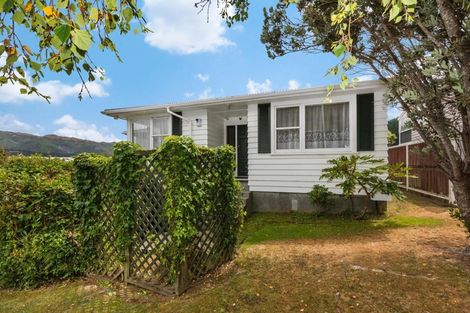 Photo of property in 57 Raroa Terrace, Tawa, Wellington, 5028