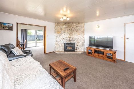 Photo of property in 16 Swinbourne Street, Waverley, 4510
