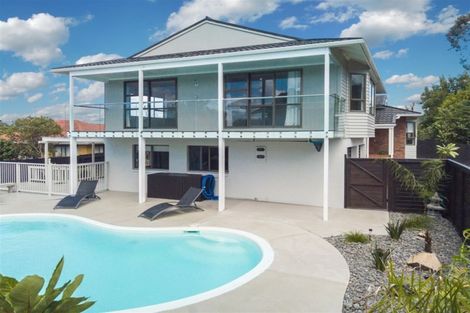 Photo of property in 128 Chelsea View Drive, Chatswood, Auckland, 0626