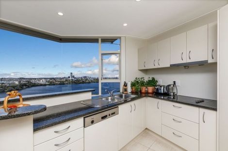 Photo of property in 10/90 Kitchener Road, Milford, Auckland, 0620