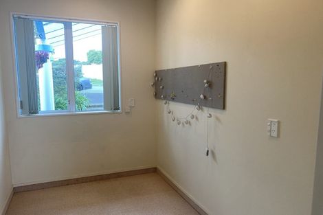 Photo of property in 39 Lanyon Place, Whitby, Porirua, 5024