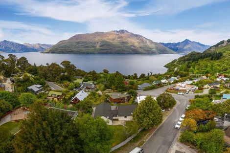 Photo of property in 5 Williams Street, Sunshine Bay, Queenstown, 9300