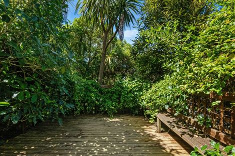 Photo of property in 23a Brooker Grove, Newlands, Wellington, 6037