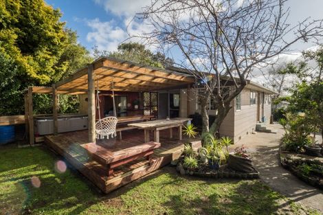 Photo of property in 16 Kowhai Street, Tokomaru, Palmerston North, 4474