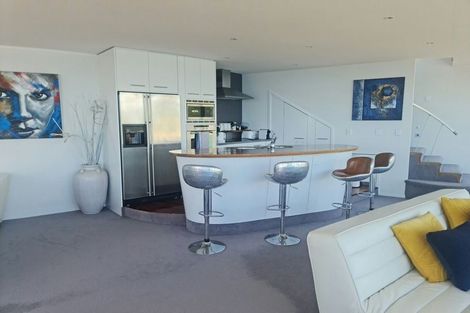 Photo of property in 114 The Esplanade, Houghton Bay, Wellington, 6023