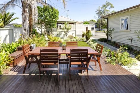 Photo of property in 20 Eversleigh Road, Belmont, Auckland, 0622