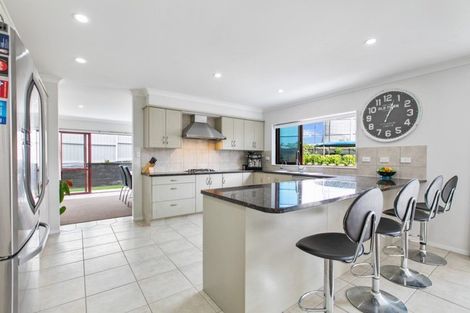 Photo of property in 13 Onemana Way, Te Atatu Peninsula, Auckland, 0610